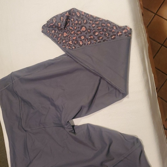 Victorias Secret Sport Knockout Animal Print Gray Workout Casual Sz. XL Legging - Picture 2 of 11